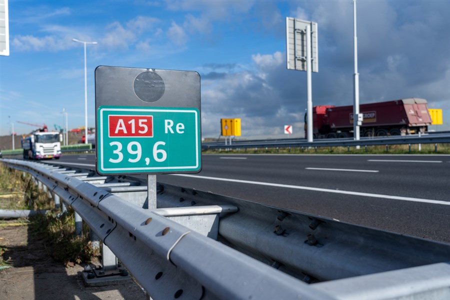 Bericht Nachtafsluitingen A15 en twee weken afsluiting oprit 14 van de Trentweg naar A15 richting Rotterdam  bekijken